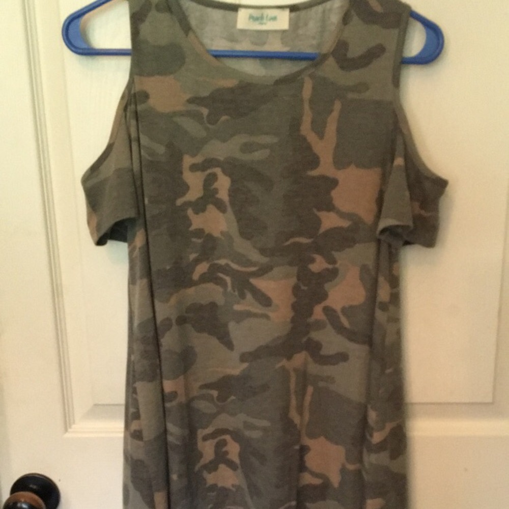 Never worn camp top!